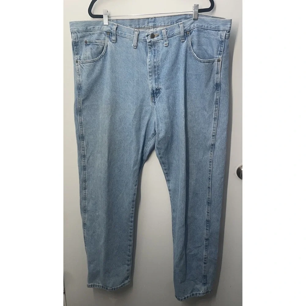 Wrangler Rugged Wear Mens Jeans Size 46x32 Relaxed Fit Light Wash‎ Denim